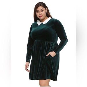 New Hot Topic Plus Size 4 Green Velvet Peter pan Collar Wednesday Addams Gothic